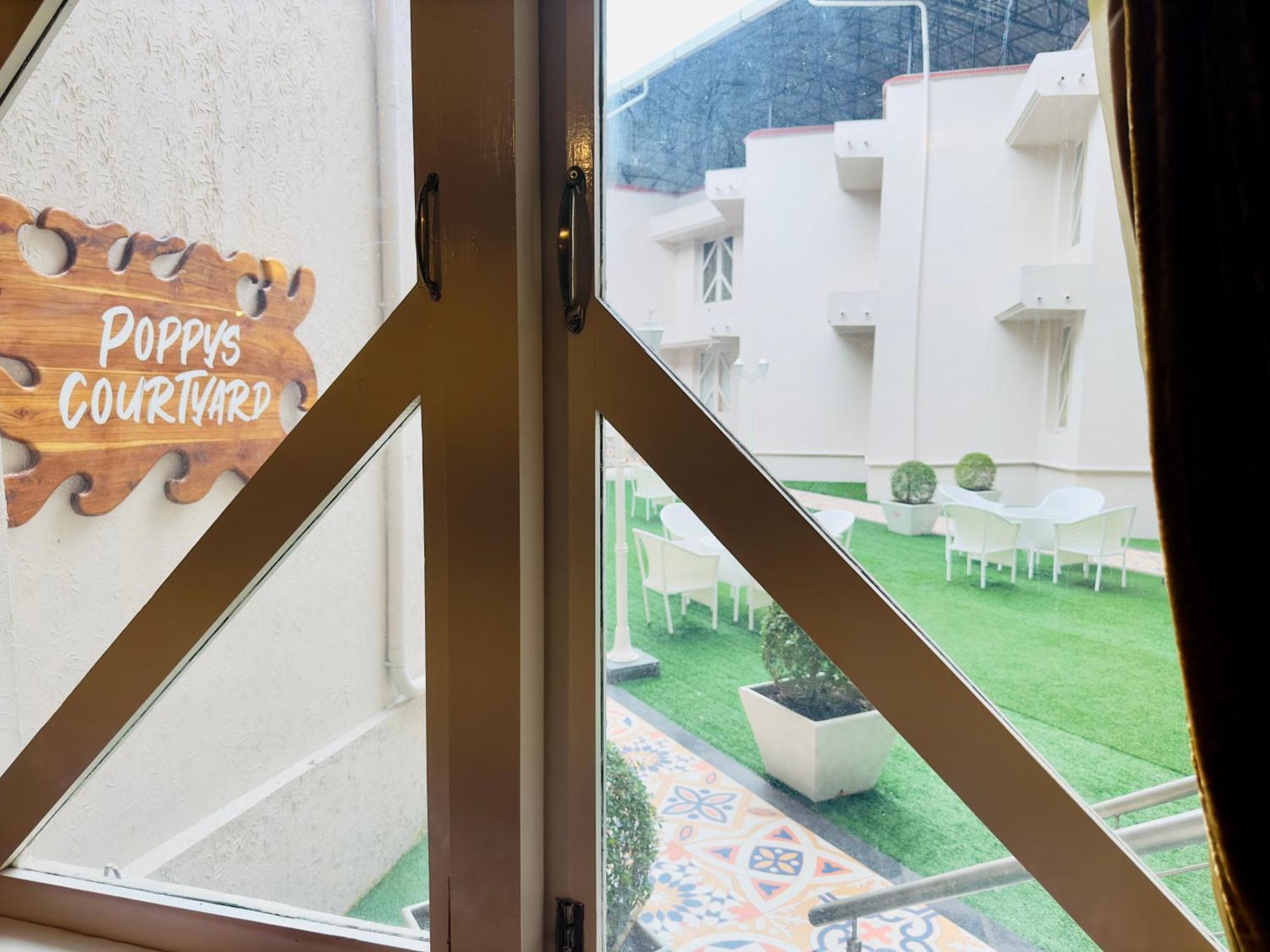 Poppys Pleasant Stay Kodaikanal Buitenkant foto